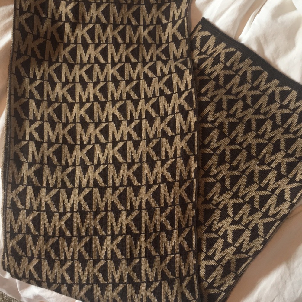 Michael Kors scarf